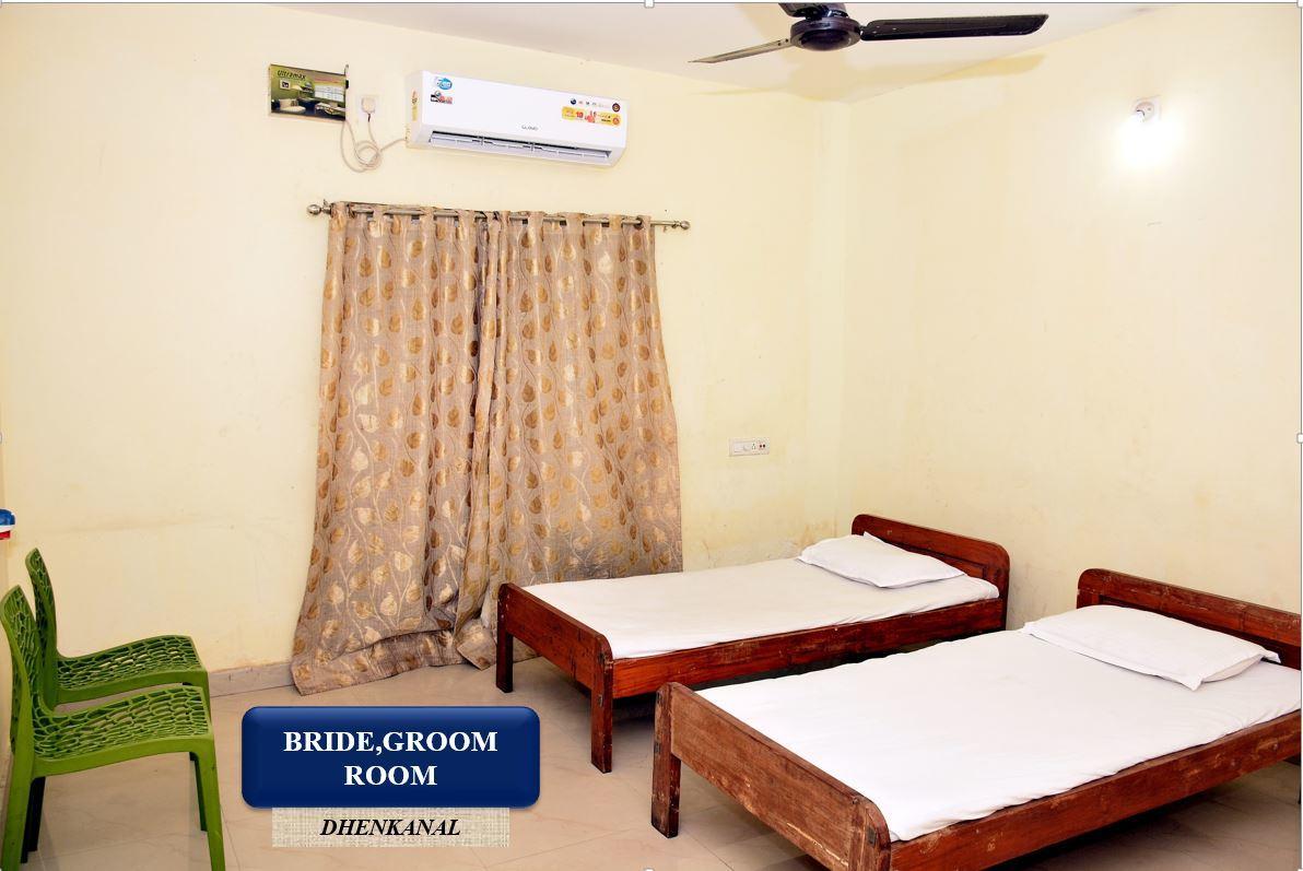 Nirupama Hotels Dhenkanal Exterior photo